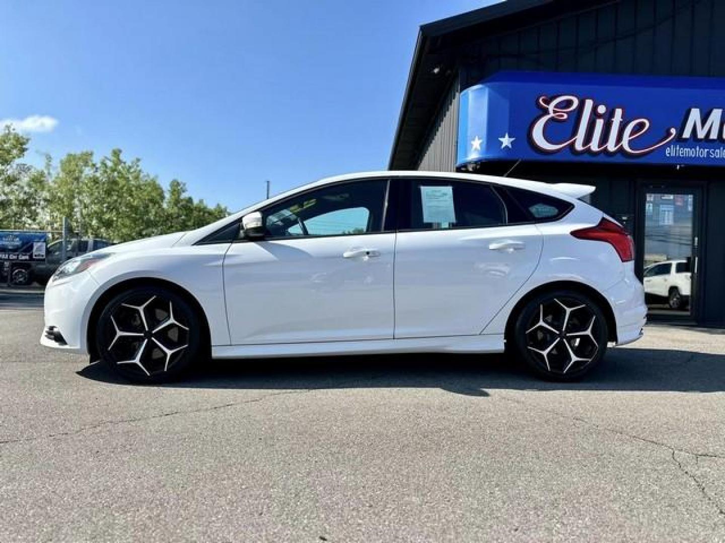 2013 OXFORD WHITE FORD FOCUS (1FADP3L94DL) with an L4,2.0L(122 CID),DOHC engine, MANUAL transmission, located at 14600 Frazho Road, Warren, MI, 48089, (586) 776-3400, 42.485996, -82.974220 - Photo#24