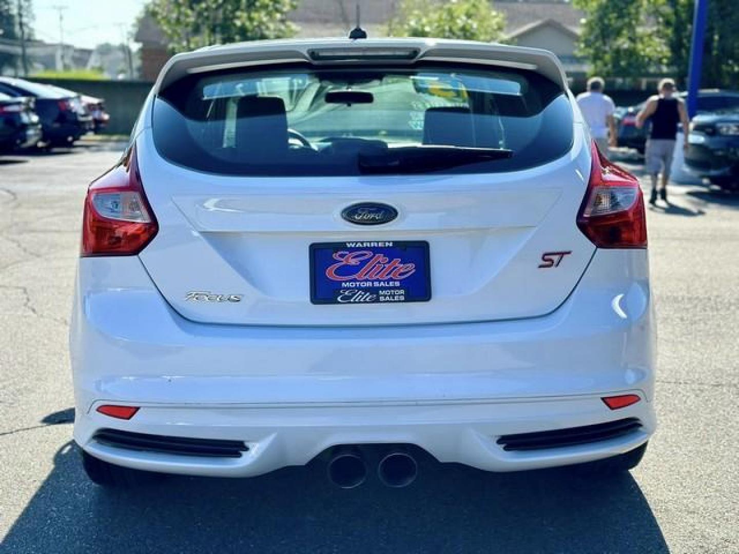 2013 OXFORD WHITE FORD FOCUS (1FADP3L94DL) with an L4,2.0L(122 CID),DOHC engine, MANUAL transmission, located at 14600 Frazho Road, Warren, MI, 48089, (586) 776-3400, 42.485996, -82.974220 - Photo#25