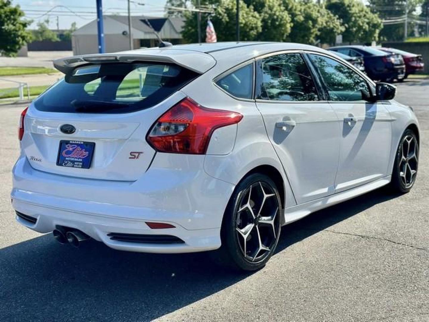 2013 OXFORD WHITE FORD FOCUS (1FADP3L94DL) with an L4,2.0L(122 CID),DOHC engine, MANUAL transmission, located at 14600 Frazho Road, Warren, MI, 48089, (586) 776-3400, 42.485996, -82.974220 - Photo#26