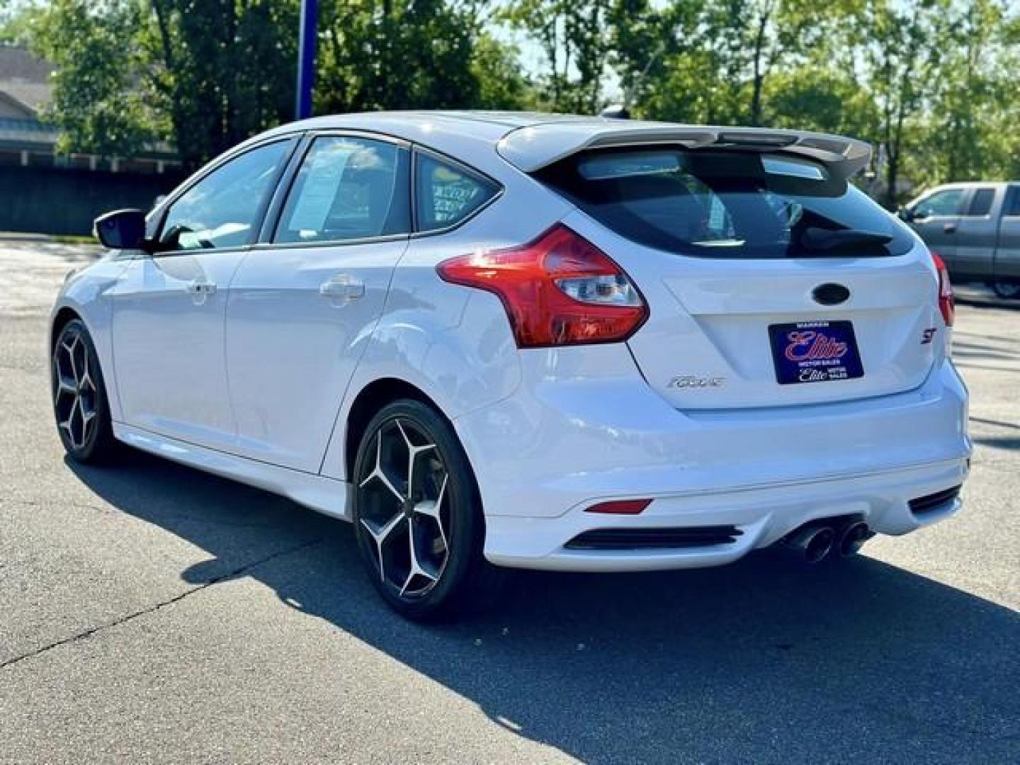 2013 OXFORD WHITE FORD FOCUS (1FADP3L94DL) with an L4,2.0L(122 CID),DOHC engine, MANUAL transmission, located at 14600 Frazho Road, Warren, MI, 48089, (586) 776-3400, 42.485996, -82.974220 - Photo#28