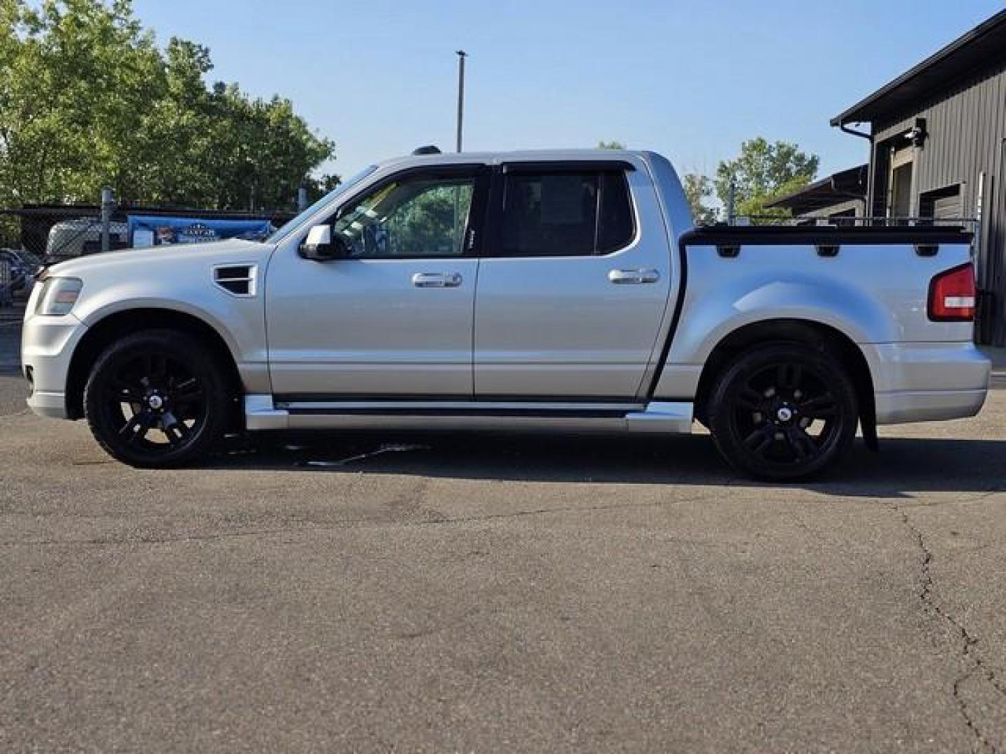 2010 SILVER FORD EXPLORER SPORT TRAC (1FMEU2D83AU) with an V8,4.6L(281 CID),SOHC engine, AUTOMATIC transmission, located at 14600 Frazho Road, Warren, MI, 48089, (586) 776-3400, 42.485996, -82.974220 - Photo#7