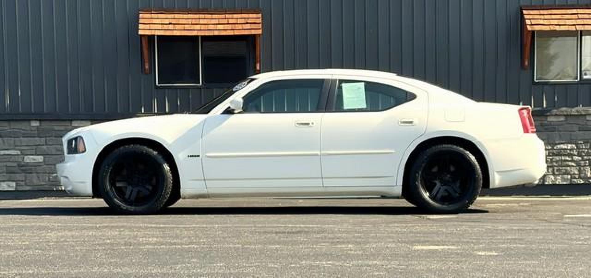 2006 WHITE DODGE CHARGER (2B3KA53H86H) with an V8,5.7L(345 CID),OHV engine, AUTOMATIC transmission, located at 14600 Frazho Road, Warren, MI, 48089, (586) 776-3400, 42.485996, -82.974220 - Photo#1