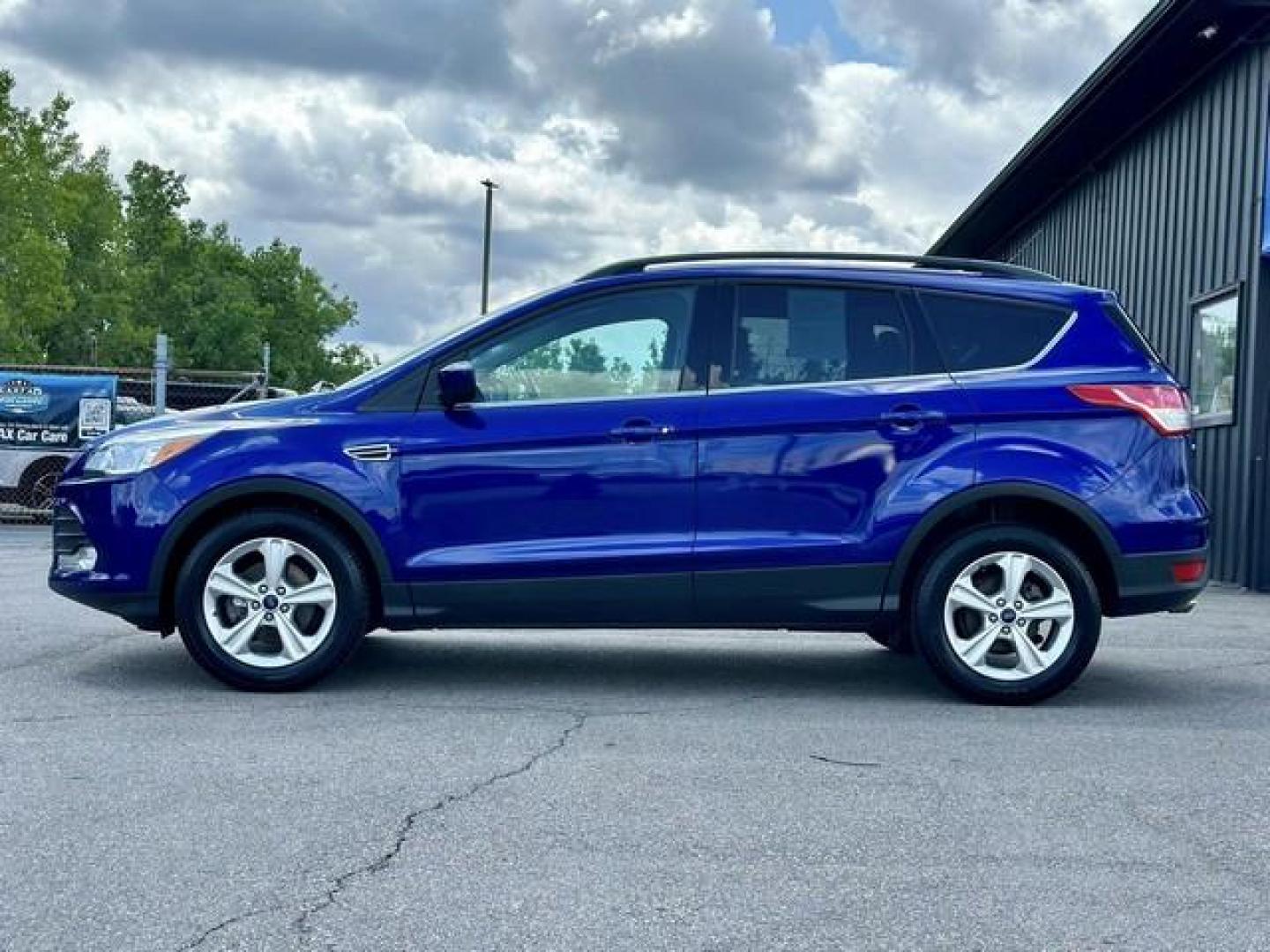 2015 BLUE FORD ESCAPE (1FMCU0GX0FU) with an L4,1.6L(97 CID),DOHC engine, AUTOMATIC transmission, located at 14600 Frazho Road, Warren, MI, 48089, (586) 776-3400, 42.485996, -82.974220 - Photo#7