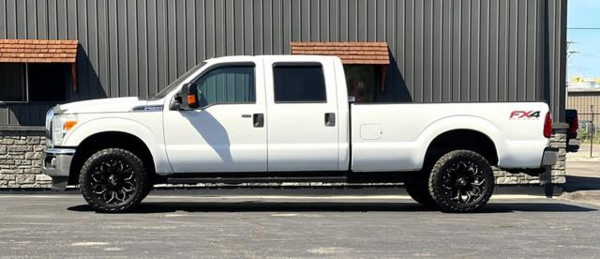 2015 WHITE FORD F-350 SUPER DUTY (1FT8W3B66FE) with an V8,6.2L(379 CID),SOHC engine, AUTOMATIC transmission, located at 14600 Frazho Road, Warren, MI, 48089, (586) 776-3400, 42.485996, -82.974220 - Photo#3