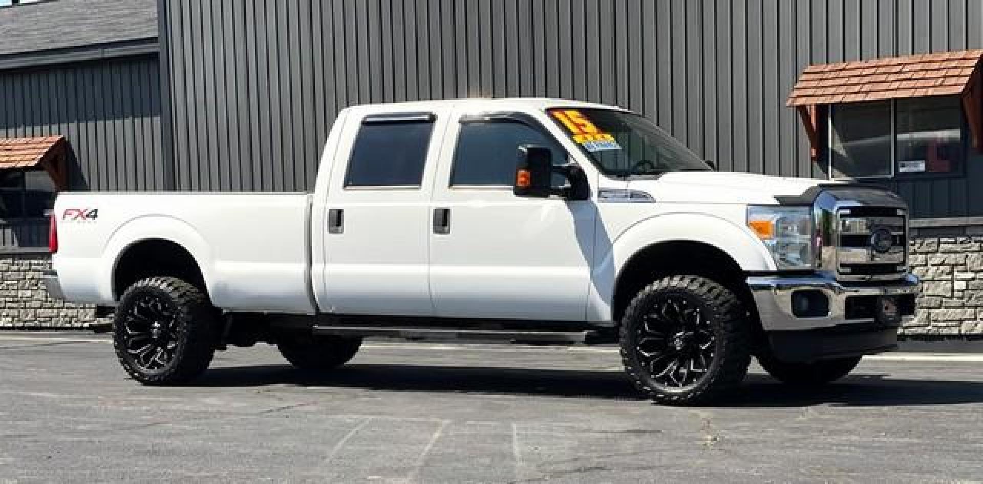 2015 WHITE FORD F-350 SUPER DUTY (1FT8W3B66FE) with an V8,6.2L(379 CID),SOHC engine, AUTOMATIC transmission, located at 14600 Frazho Road, Warren, MI, 48089, (586) 776-3400, 42.485996, -82.974220 - Photo#4