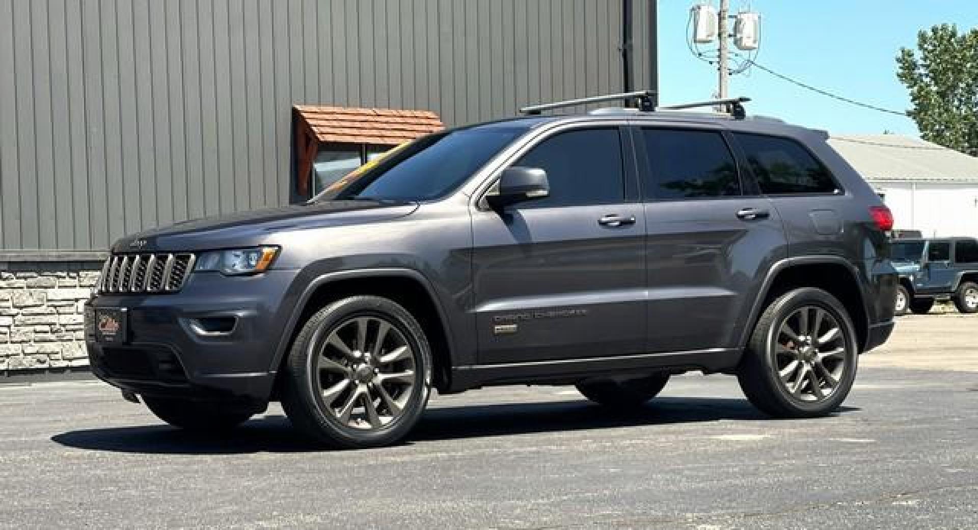 2017 GRAY JEEP GRAND CHEROKEE (1C4RJFBG8HC) with an V6,3.6L(220 CID),DOHC engine, AUTOMATIC transmission, located at 14600 Frazho Road, Warren, MI, 48089, (586) 776-3400, 42.485996, -82.974220 - Photo#1