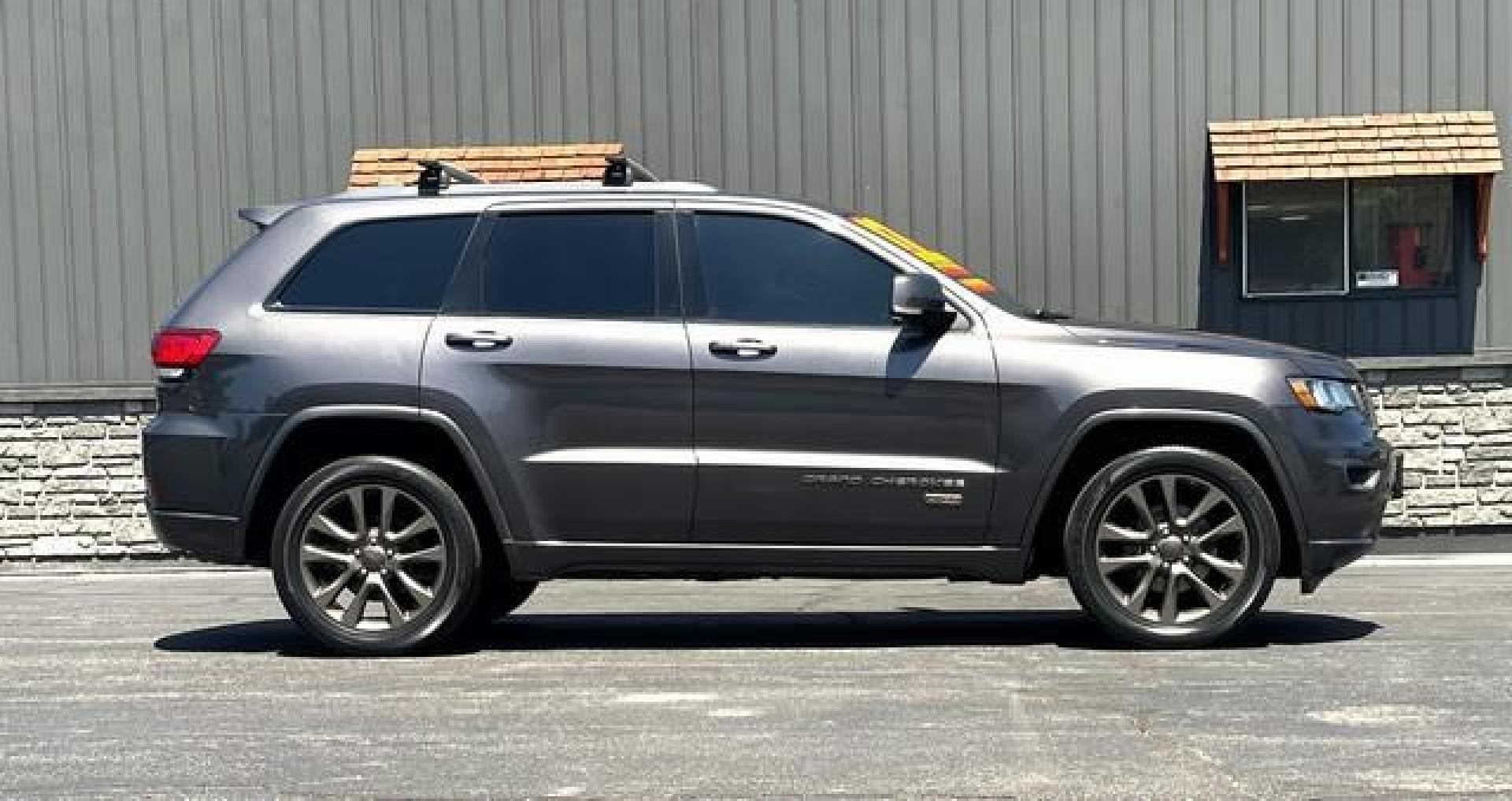 2017 GRAY JEEP GRAND CHEROKEE (1C4RJFBG8HC) with an V6,3.6L(220 CID),DOHC engine, AUTOMATIC transmission, located at 14600 Frazho Road, Warren, MI, 48089, (586) 776-3400, 42.485996, -82.974220 - Photo#2