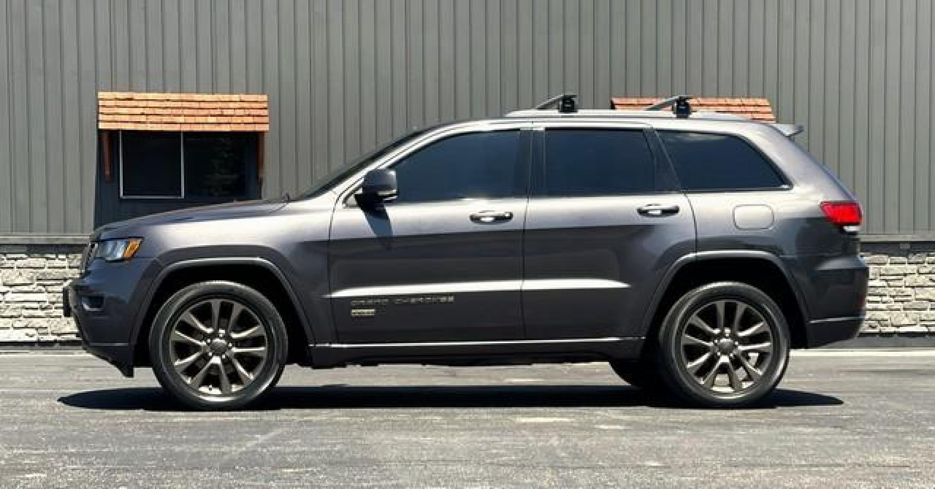 2017 GRAY JEEP GRAND CHEROKEE (1C4RJFBG8HC) with an V6,3.6L(220 CID),DOHC engine, AUTOMATIC transmission, located at 14600 Frazho Road, Warren, MI, 48089, (586) 776-3400, 42.485996, -82.974220 - Photo#5