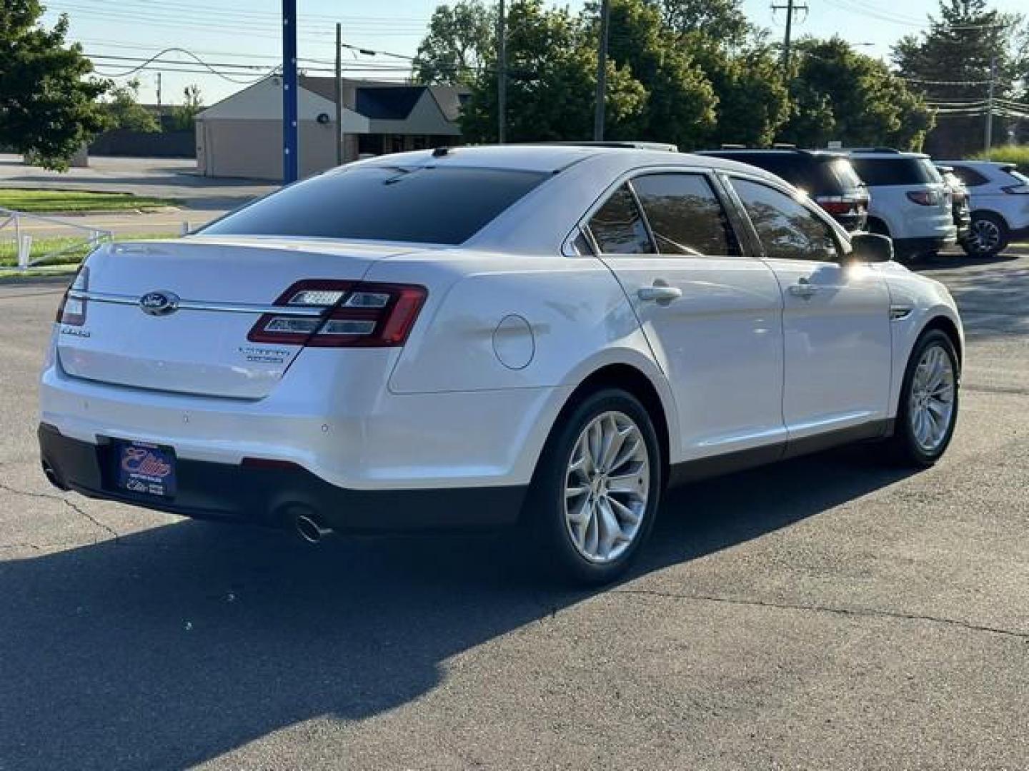 2018 WHITE FORD TAURUS (1FAHP2F83JG) with an V6,3.5L(213 CID),DOHC engine, AUTOMATIC transmission, located at 14600 Frazho Road, Warren, MI, 48089, (586) 776-3400, 42.485996, -82.974220 - Photo#4