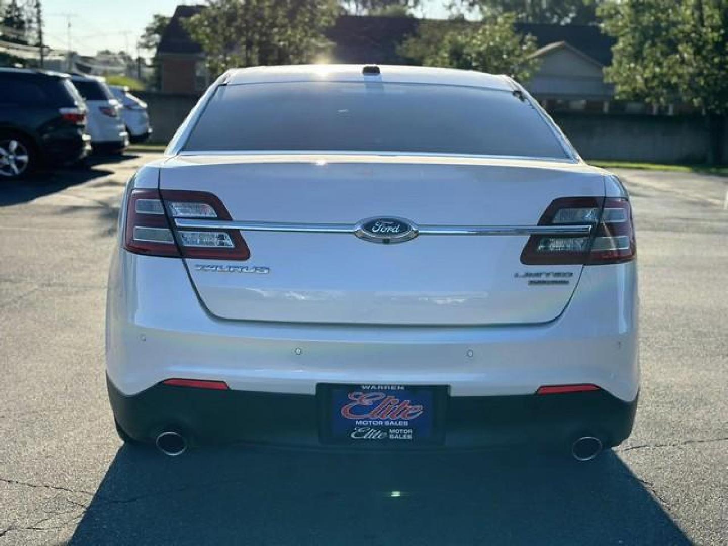 2018 WHITE FORD TAURUS (1FAHP2F83JG) with an V6,3.5L(213 CID),DOHC engine, AUTOMATIC transmission, located at 14600 Frazho Road, Warren, MI, 48089, (586) 776-3400, 42.485996, -82.974220 - Photo#5