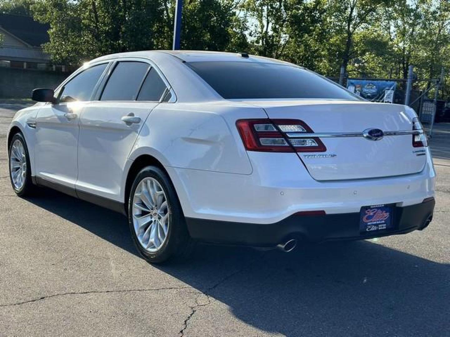 2018 WHITE FORD TAURUS (1FAHP2F83JG) with an V6,3.5L(213 CID),DOHC engine, AUTOMATIC transmission, located at 14600 Frazho Road, Warren, MI, 48089, (586) 776-3400, 42.485996, -82.974220 - Photo#6