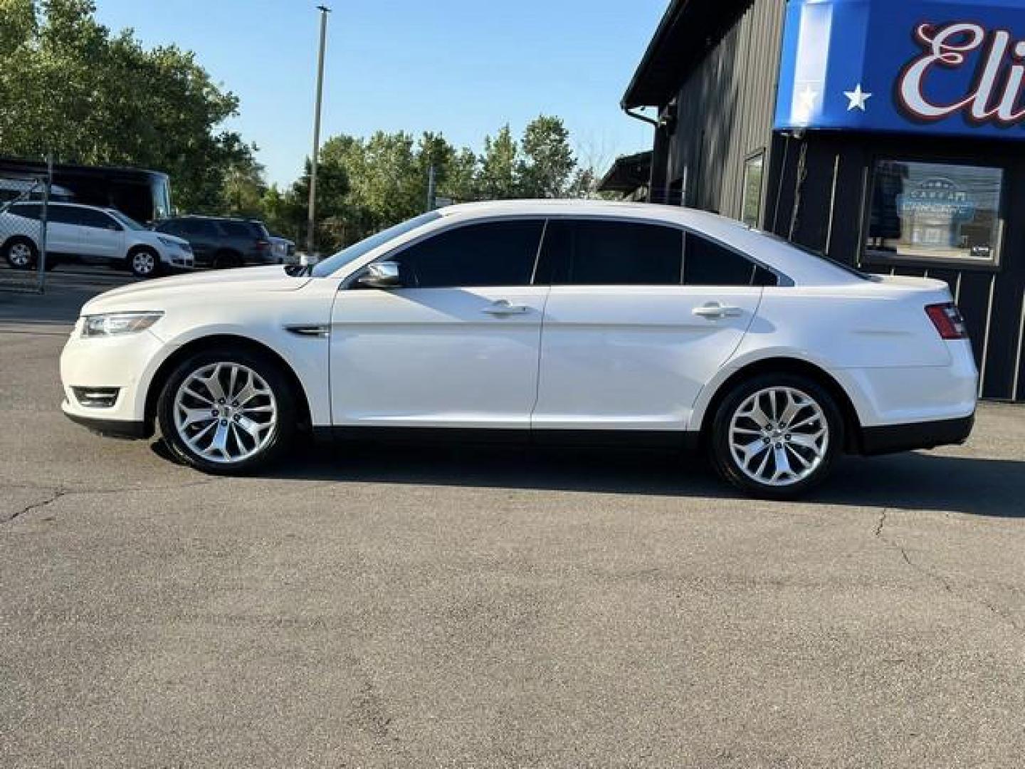 2018 WHITE FORD TAURUS (1FAHP2F83JG) with an V6,3.5L(213 CID),DOHC engine, AUTOMATIC transmission, located at 14600 Frazho Road, Warren, MI, 48089, (586) 776-3400, 42.485996, -82.974220 - Photo#7