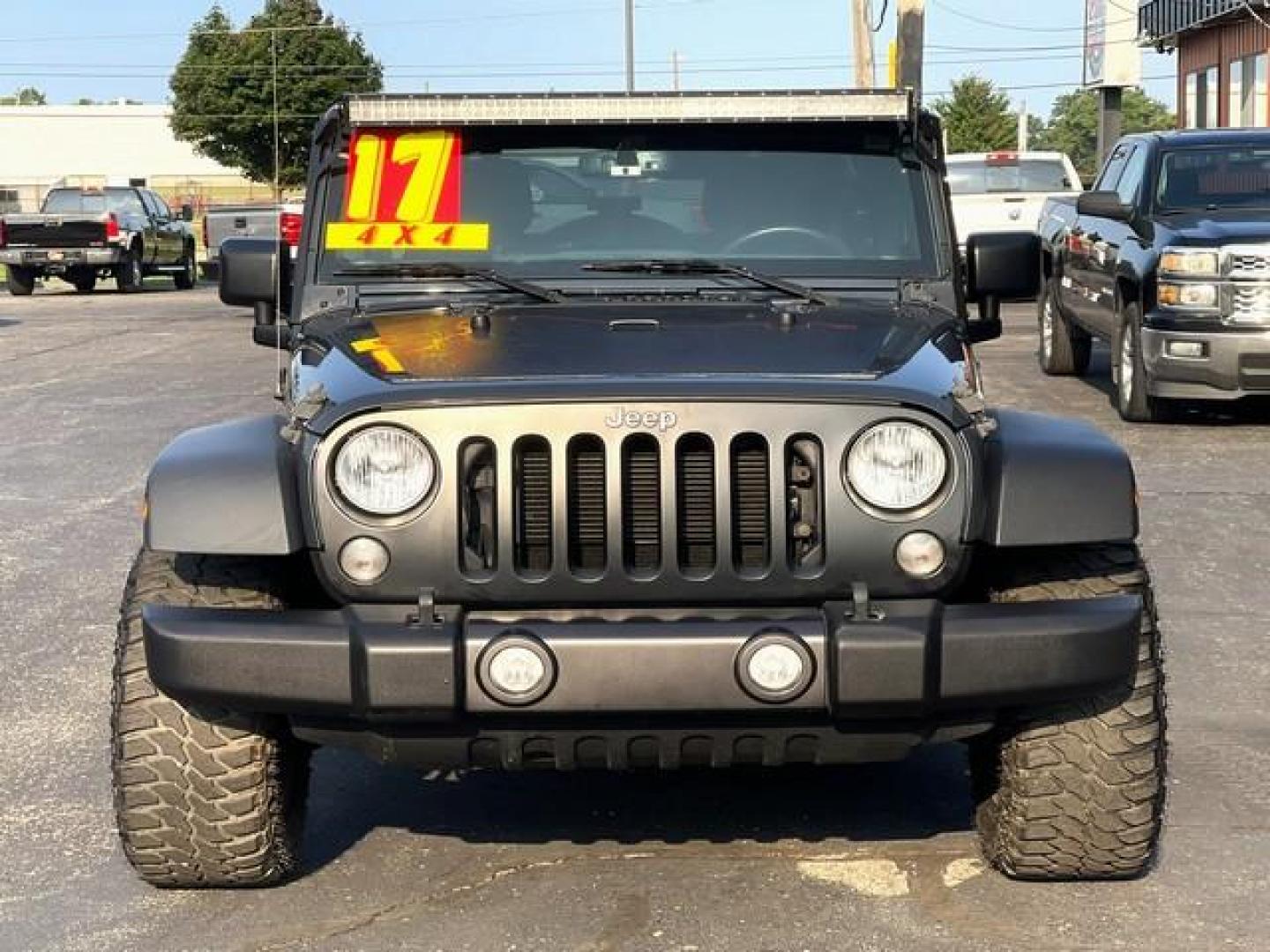 2017 GREY JEEP WRANGLER (1C4BJWDG0HL) with an V6,3.6L(220 CID),DOHC engine, AUTOMATIC transmission, located at 14600 Frazho Road, Warren, MI, 48089, (586) 776-3400, 42.485996, -82.974220 - Photo#4