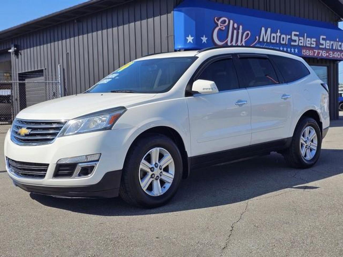 2014 WHITE CHEVROLET TRAVERSE (1GNKVHKDXEJ) with an V6,3.6L(217 CID),DOHC engine, AUTOMATIC transmission, located at 14600 Frazho Road, Warren, MI, 48089, (586) 776-3400, 42.485996, -82.974220 - Photo#0