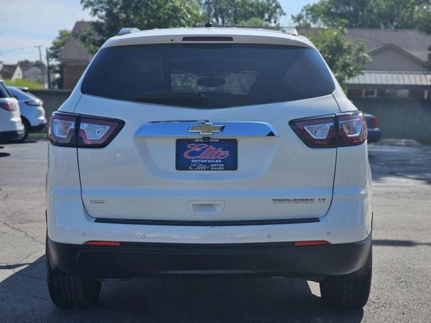 2014 WHITE CHEVROLET TRAVERSE (1GNKVHKDXEJ) with an V6,3.6L(217 CID),DOHC engine, AUTOMATIC transmission, located at 14600 Frazho Road, Warren, MI, 48089, (586) 776-3400, 42.485996, -82.974220 - Photo#5