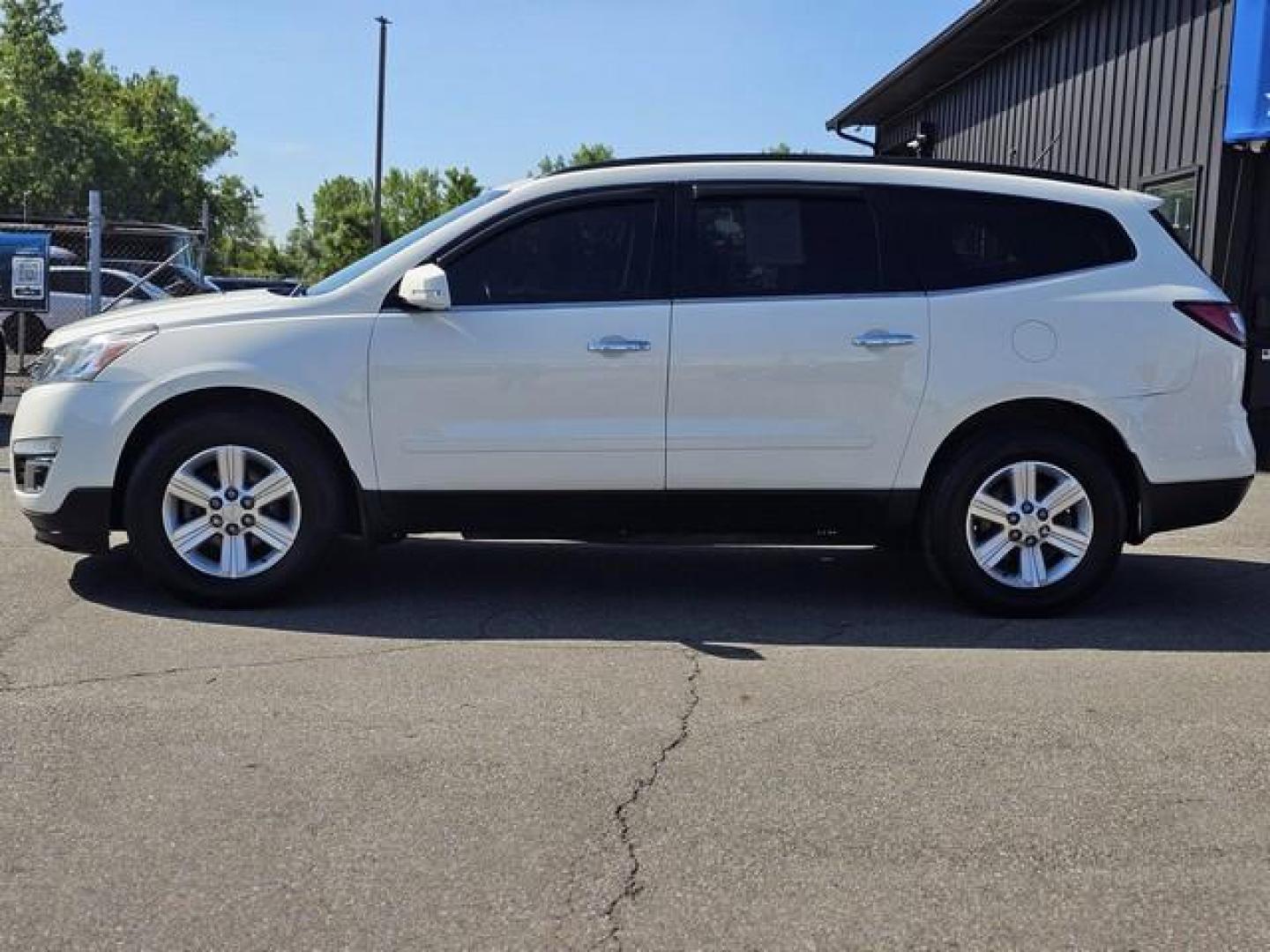 2014 WHITE CHEVROLET TRAVERSE (1GNKVHKDXEJ) with an V6,3.6L(217 CID),DOHC engine, AUTOMATIC transmission, located at 14600 Frazho Road, Warren, MI, 48089, (586) 776-3400, 42.485996, -82.974220 - Photo#7