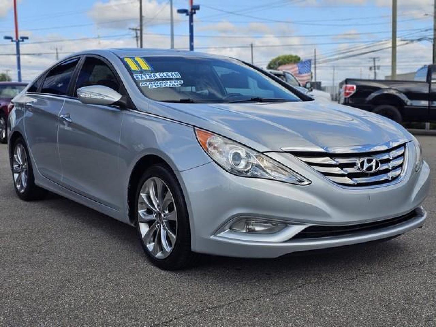 2011 SILVER HYUNDAI SONATA (5NPEC4AB1BH) with an L4,2.0L(122 CID),DOHC engine, AUTOMATIC transmission, located at 14600 Frazho Road, Warren, MI, 48089, (586) 776-3400, 42.485996, -82.974220 - Photo#2