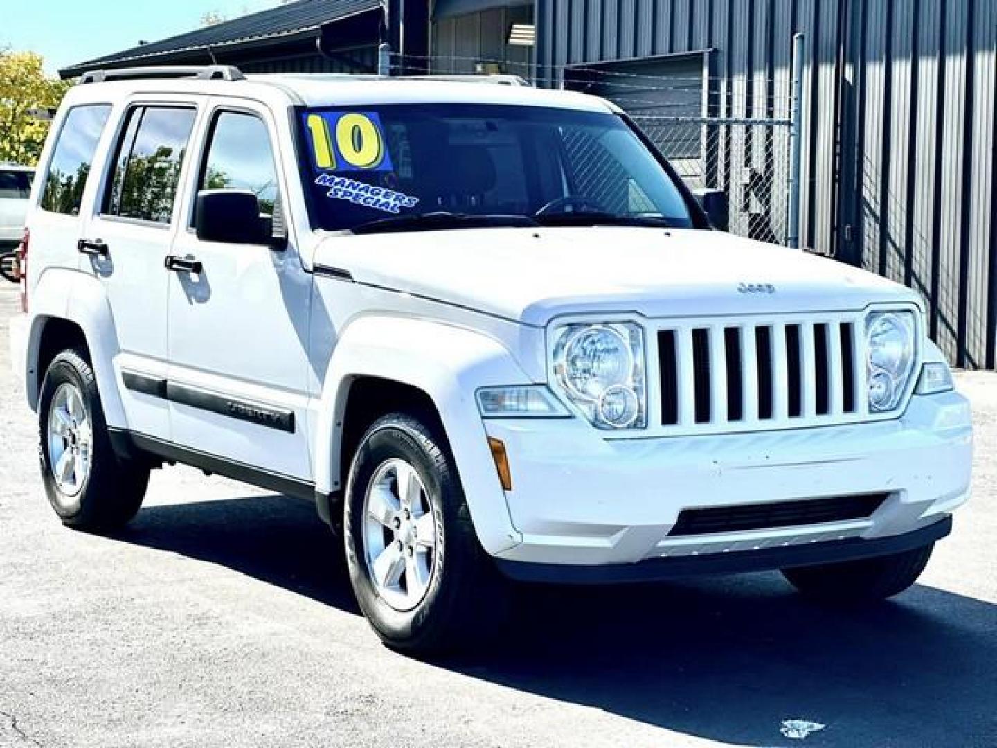 2010 WHITE JEEP LIBERTY (1J4PN2GK6AW) with an V6,3.7L(226 CID),SOHC engine, AUTOMATIC transmission, located at 14600 Frazho Road, Warren, MI, 48089, (586) 776-3400, 42.485996, -82.974220 - Photo#2