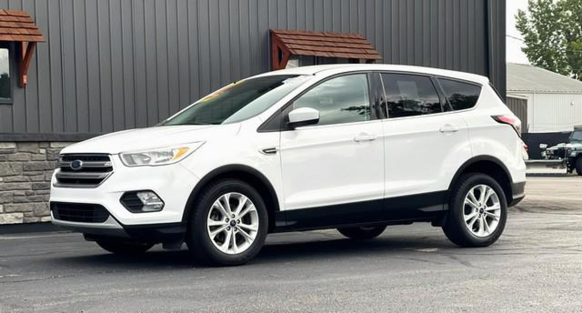 2017 WHITE FORD ESCAPE (1FMCU0GD1HU) with an L4,1.5L(91 CID),DOHC engine, AUTOMATIC transmission, located at 14600 Frazho Road, Warren, MI, 48089, (586) 776-3400, 42.485996, -82.974220 - Photo#5