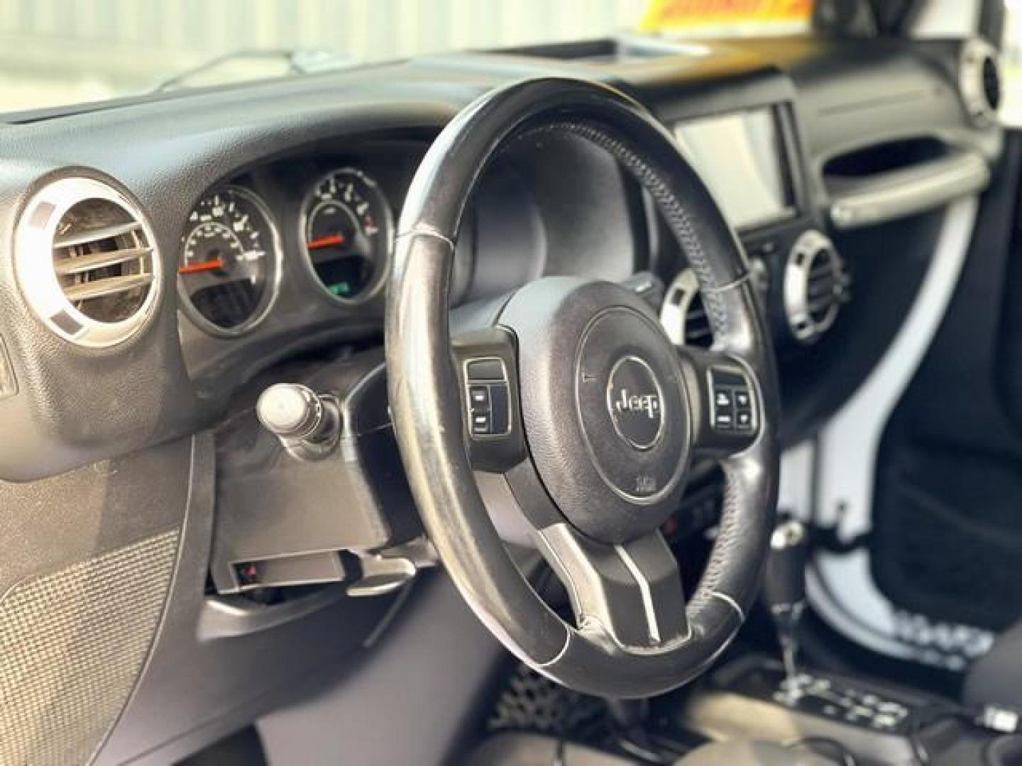 2012 WHITE JEEP WRANGLER (1C4BJWEG3CL) with an V6,3.6L(220 CID),DOHC engine, AUTOMATIC transmission, located at 14600 Frazho Road, Warren, MI, 48089, (586) 776-3400, 42.485996, -82.974220 - Photo#9