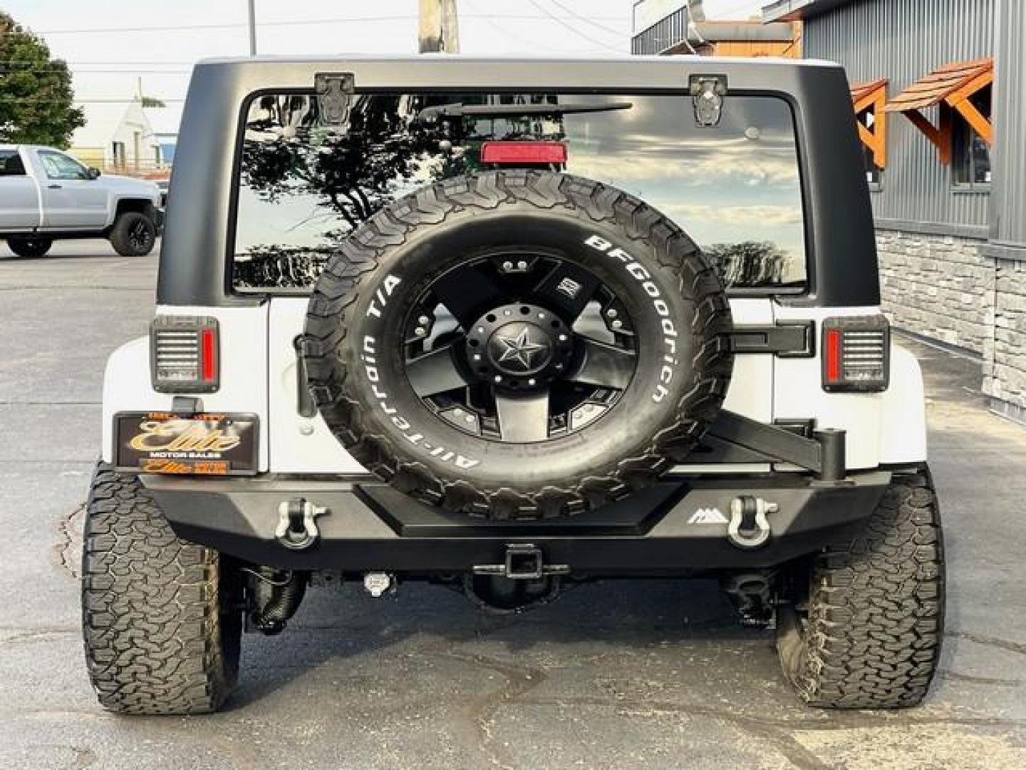 2012 WHITE JEEP WRANGLER (1C4BJWEG3CL) with an V6,3.6L(220 CID),DOHC engine, AUTOMATIC transmission, located at 14600 Frazho Road, Warren, MI, 48089, (586) 776-3400, 42.485996, -82.974220 - Photo#6