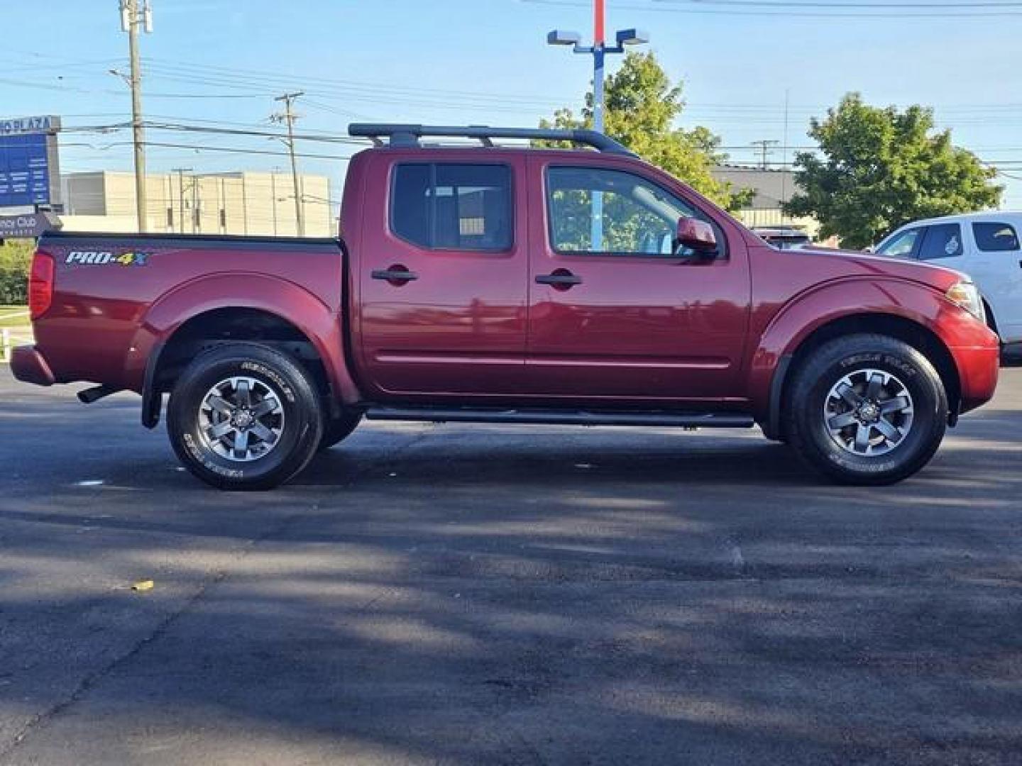 2019 RED NISSAN FRONTIER (1N6AD0EV8KN) with an V6,4.0L( CID),DOHC engine, AUTOMATIC transmission, located at 14600 Frazho Road, Warren, MI, 48089, (586) 776-3400, 42.485996, -82.974220 - Photo#3