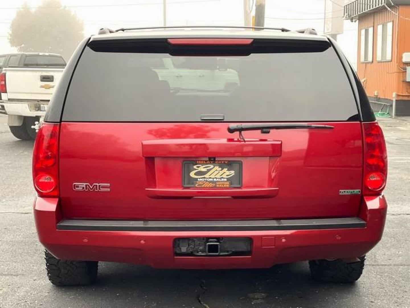 2012 RED GMC YUKON XL 1500 (1GKS2KE75CR) with an V8,5.3L(325 CID),OHV engine, AUTOMATIC transmission, located at 14600 Frazho Road, Warren, MI, 48089, (586) 776-3400, 42.485996, -82.974220 - Photo#4