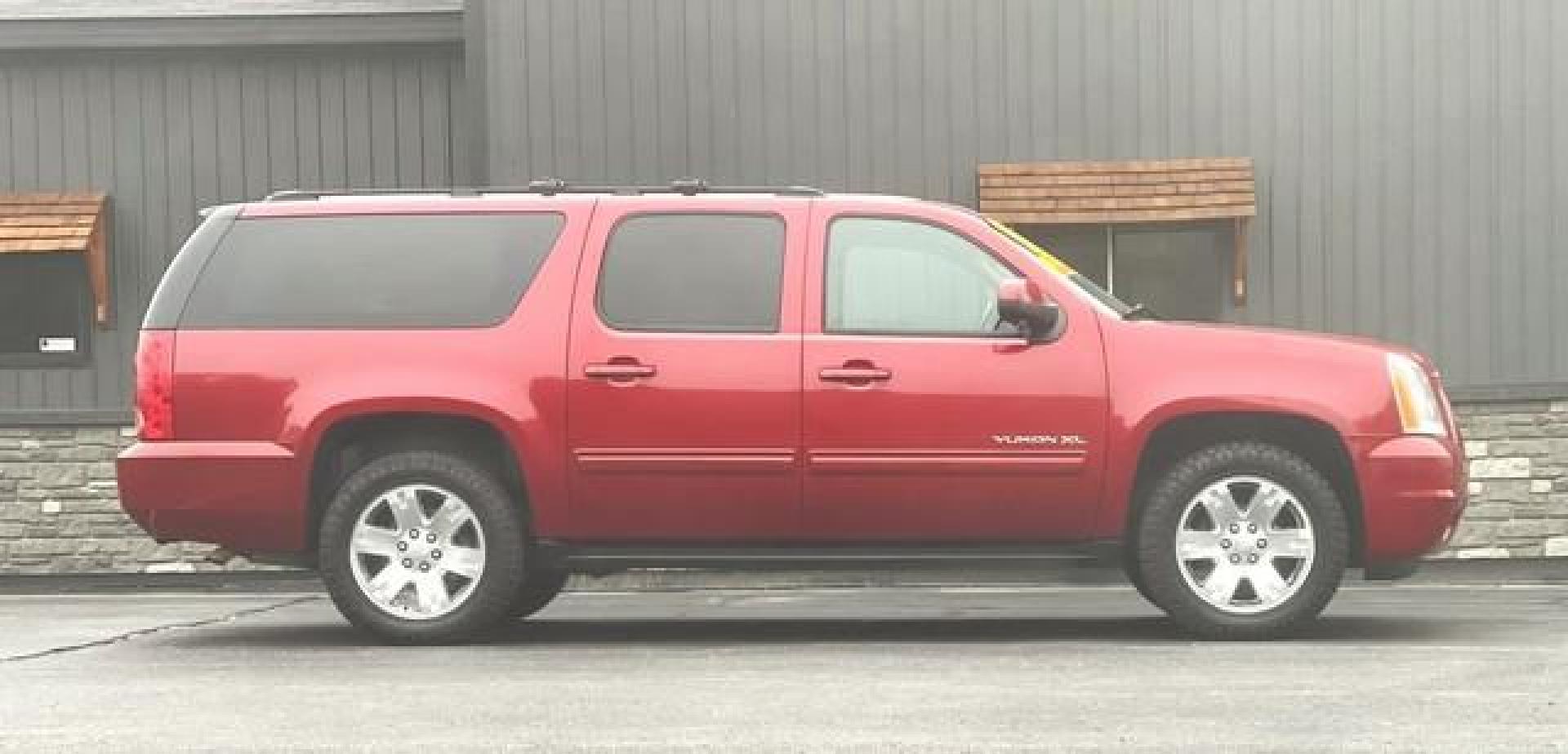 2012 RED GMC YUKON XL 1500 (1GKS2KE75CR) with an V8,5.3L(325 CID),OHV engine, AUTOMATIC transmission, located at 14600 Frazho Road, Warren, MI, 48089, (586) 776-3400, 42.485996, -82.974220 - Photo#6