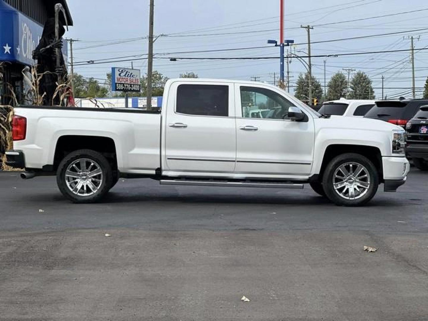 2016 WHITE CHEVROLET SILVERADO 1500 (3GCUKTEC6GG) with an V8,5.3L(325 CID),OHV engine, AUTOMATIC transmission, located at 14600 Frazho Road, Warren, MI, 48089, (586) 776-3400, 42.485996, -82.974220 - Photo#3