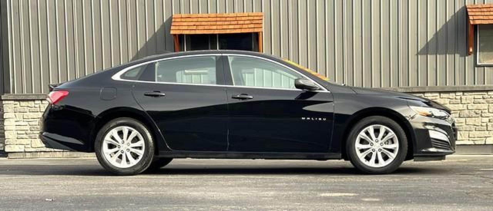 2019 BLACK CHEVROLET MALIBU (1G1ZD5ST5KF) with an L4,1.5L(91 CID),DOHC engine, AUTOMATIC transmission, located at 14600 Frazho Road, Warren, MI, 48089, (586) 776-3400, 42.485996, -82.974220 - Photo#4