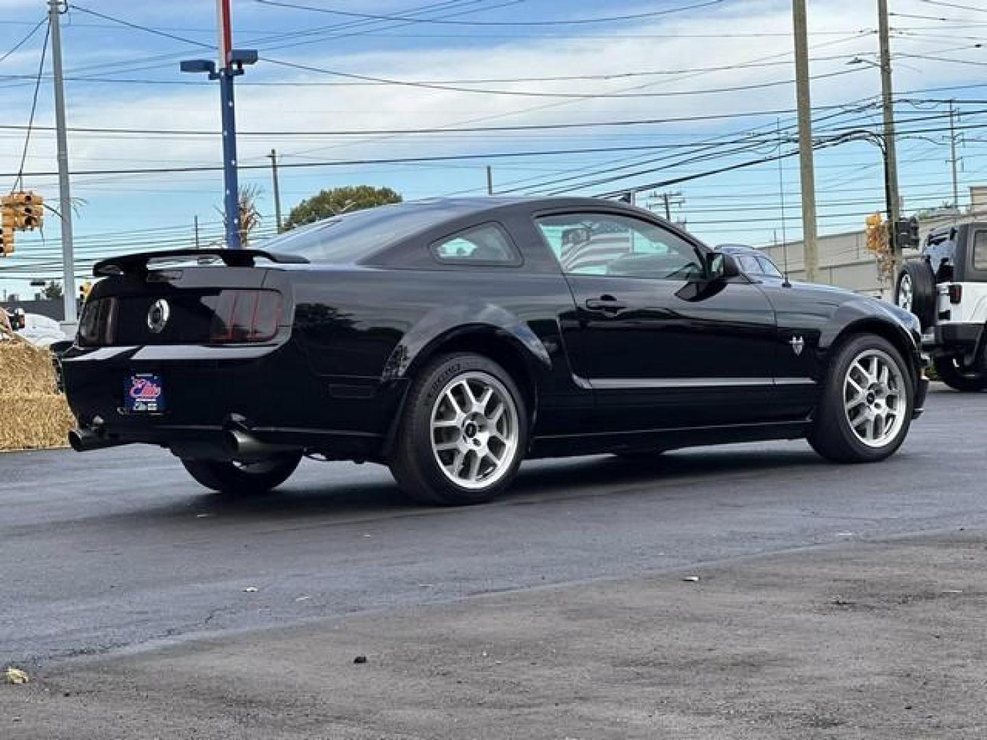 2009 BLACK FORD MUSTANG (1ZVHT82H495) with an V8,4.6L(281 CID),SOHC engine, AUTOMATIC transmission, located at 14600 Frazho Road, Warren, MI, 48089, (586) 776-3400, 42.485996, -82.974220 - Photo#4