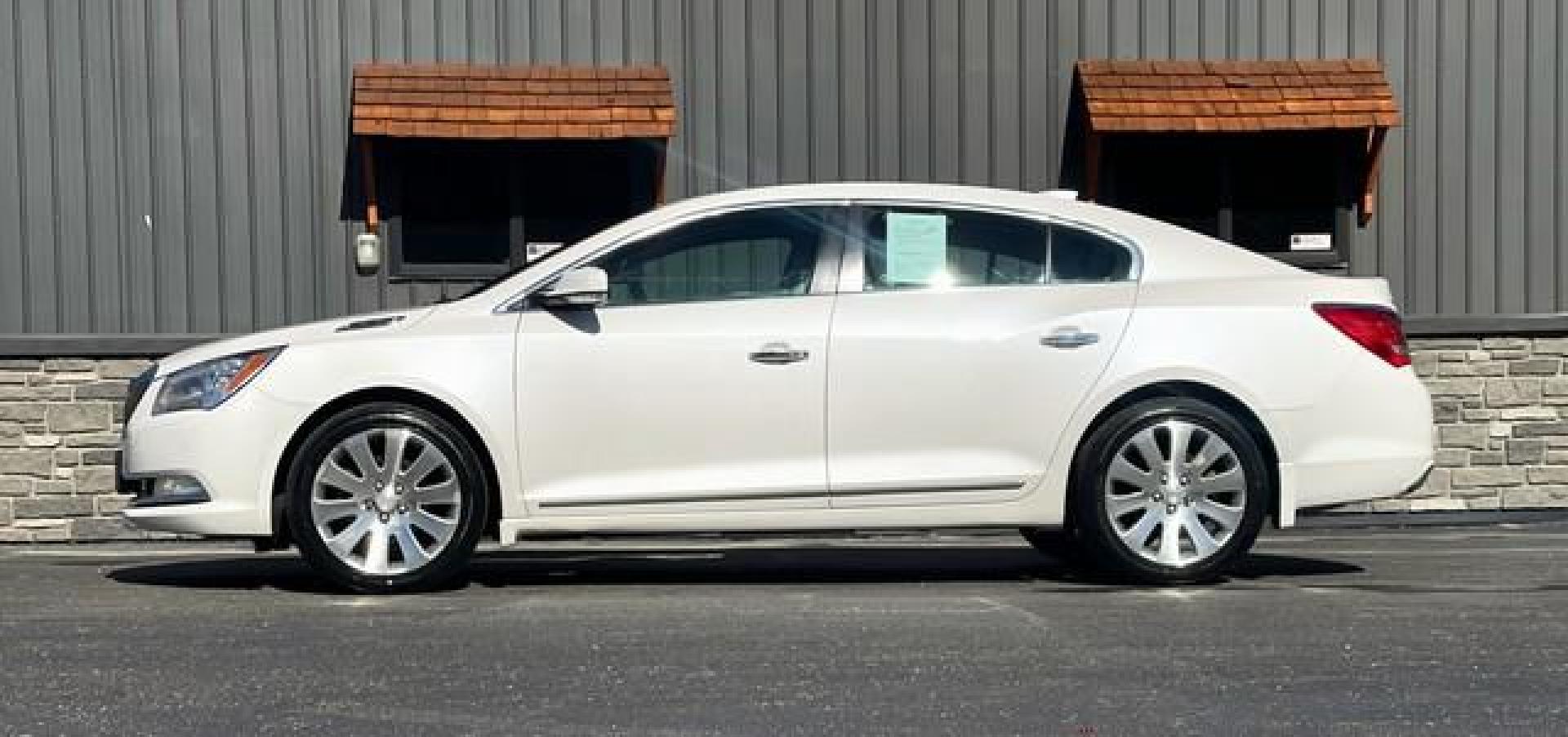 2015 WHITE BUICK LACROSSE (1G4GC5G37FF) with an V6,3.6L(217 CID),DOHC engine, AUTOMATIC transmission, located at 14600 Frazho Road, Warren, MI, 48089, (586) 776-3400, 42.485996, -82.974220 - Photo#1