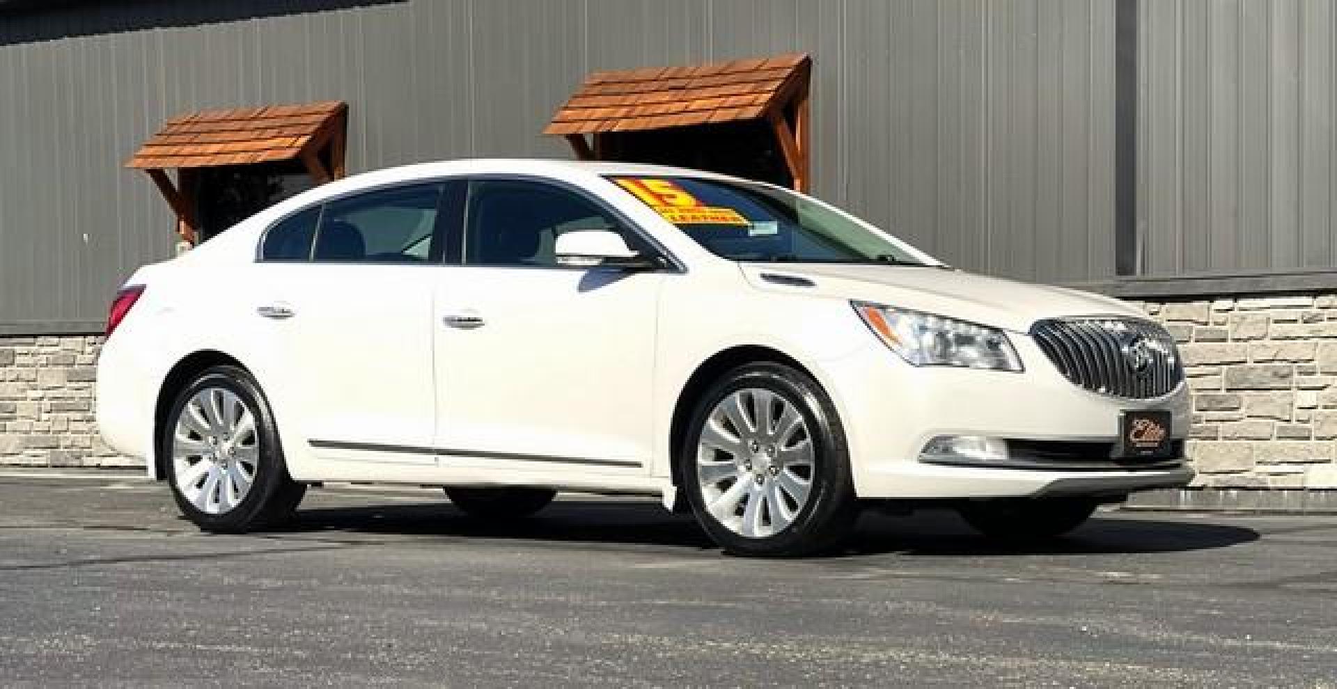 2015 WHITE BUICK LACROSSE (1G4GC5G37FF) with an V6,3.6L(217 CID),DOHC engine, AUTOMATIC transmission, located at 14600 Frazho Road, Warren, MI, 48089, (586) 776-3400, 42.485996, -82.974220 - Photo#3