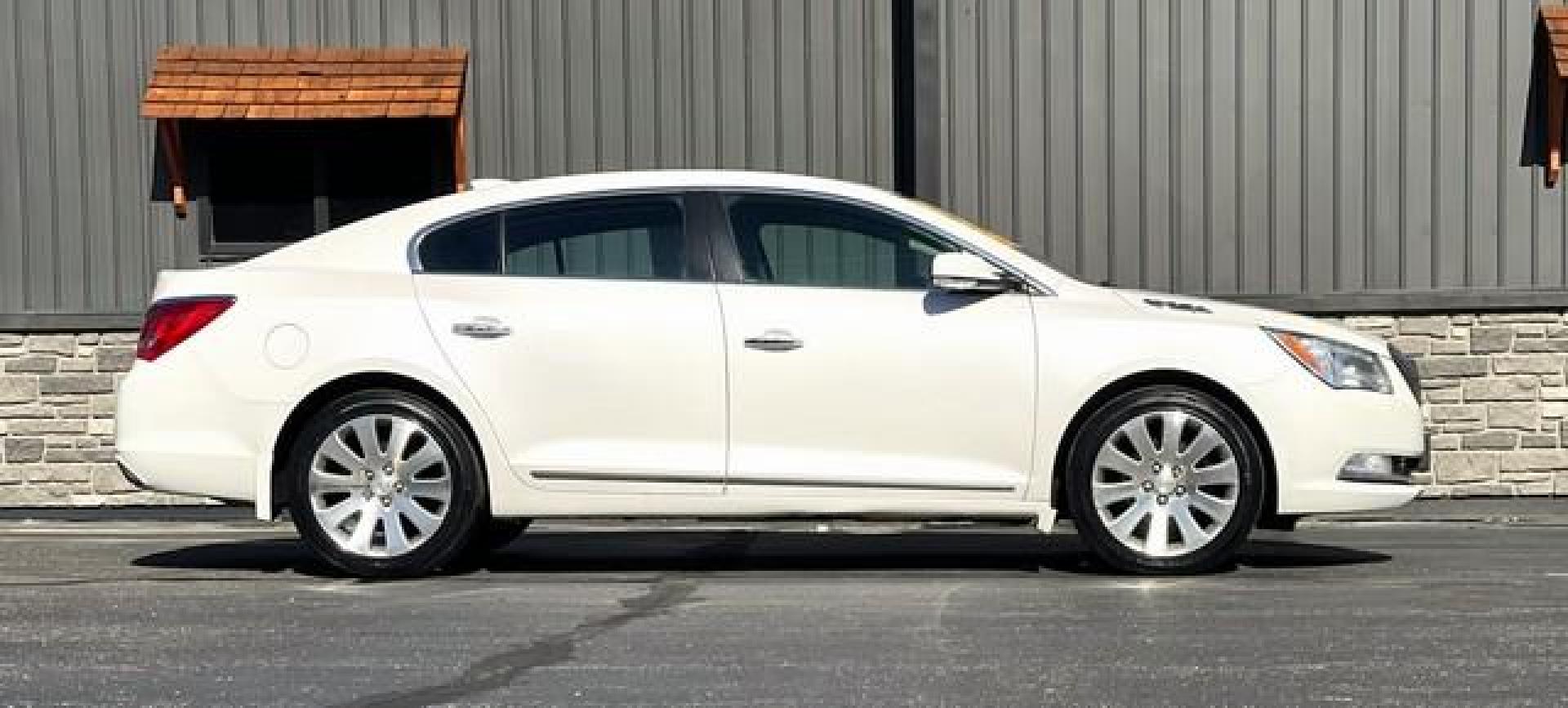 2015 WHITE BUICK LACROSSE (1G4GC5G37FF) with an V6,3.6L(217 CID),DOHC engine, AUTOMATIC transmission, located at 14600 Frazho Road, Warren, MI, 48089, (586) 776-3400, 42.485996, -82.974220 - Photo#5