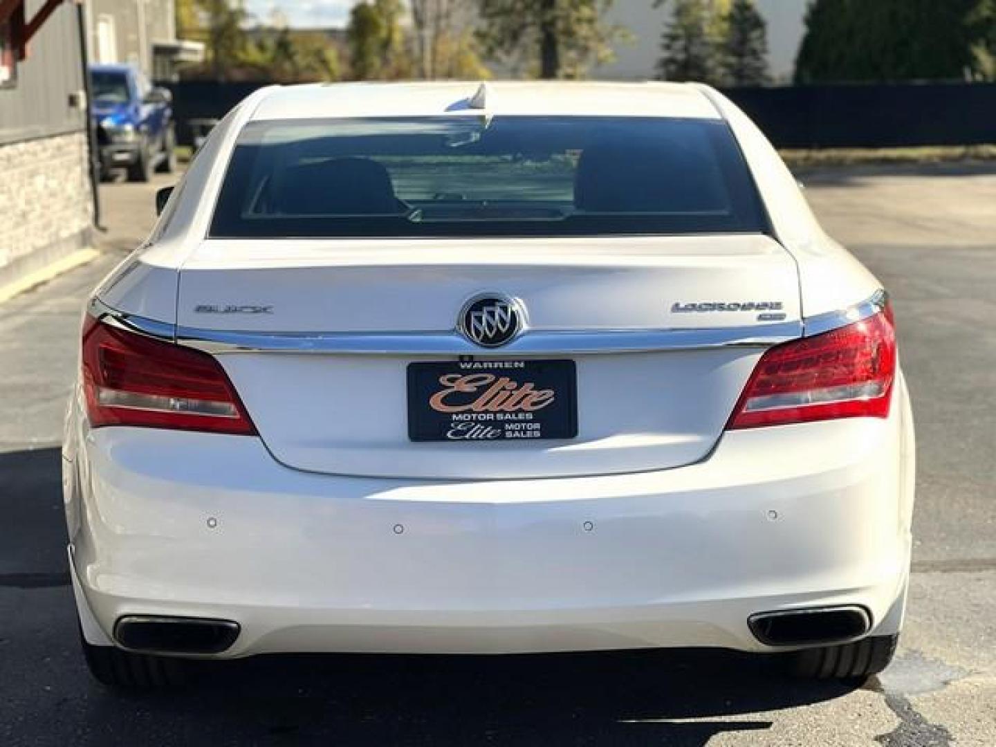 2015 WHITE BUICK LACROSSE (1G4GC5G37FF) with an V6,3.6L(217 CID),DOHC engine, AUTOMATIC transmission, located at 14600 Frazho Road, Warren, MI, 48089, (586) 776-3400, 42.485996, -82.974220 - Photo#6