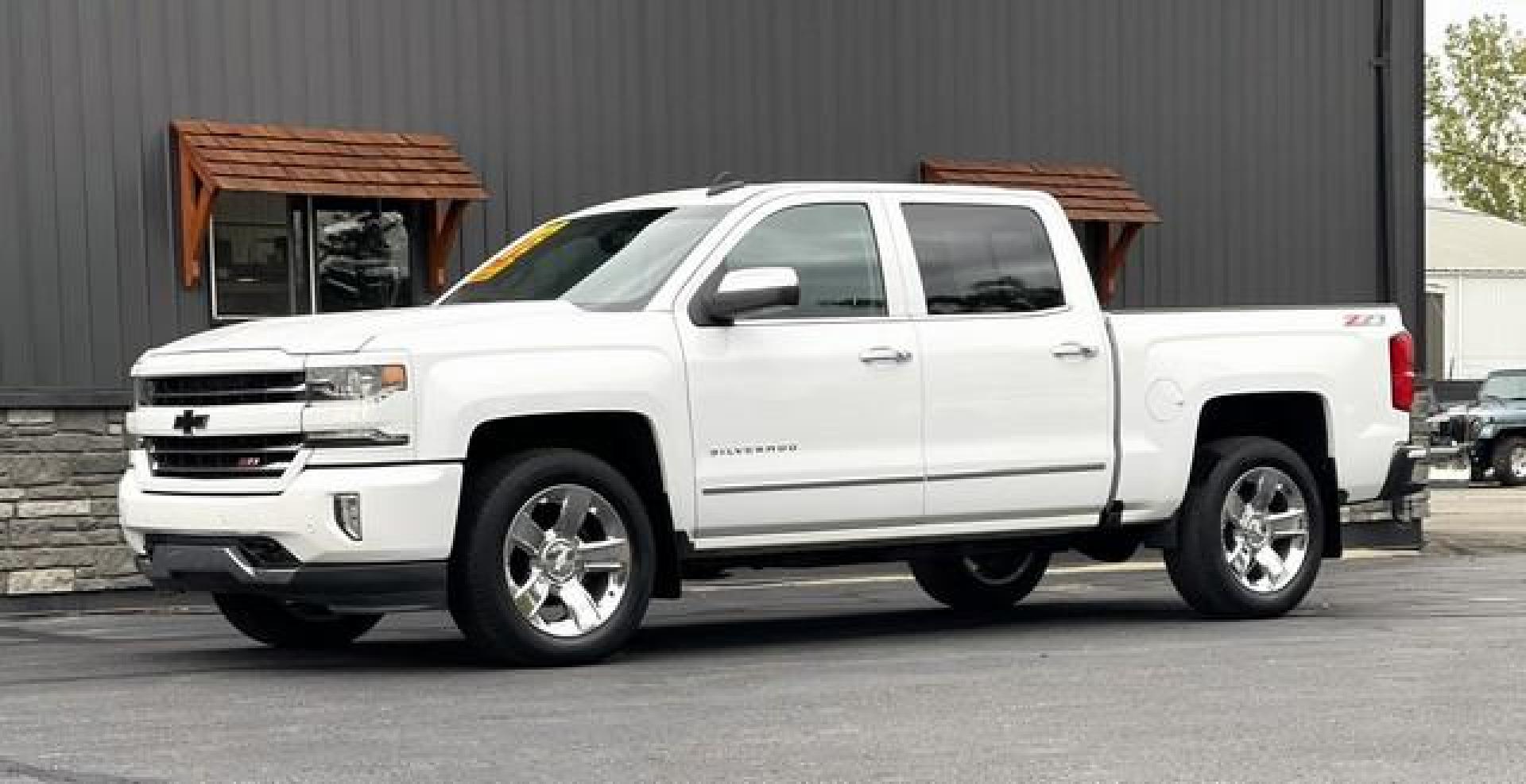 2017 WHITE CHEVROLET SILVERADO 1500 (3GCUKSEJ9HG) with an V8,6.2L(376 CID),OHV engine, AUTOMATIC transmission, located at 14600 Frazho Road, Warren, MI, 48089, (586) 776-3400, 42.485996, -82.974220 - Photo#2