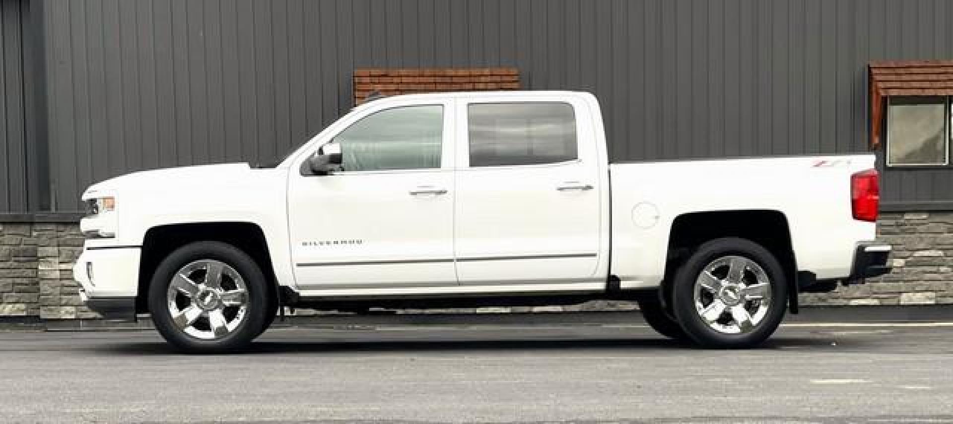 2017 WHITE CHEVROLET SILVERADO 1500 (3GCUKSEJ9HG) with an V8,6.2L(376 CID),OHV engine, AUTOMATIC transmission, located at 14600 Frazho Road, Warren, MI, 48089, (586) 776-3400, 42.485996, -82.974220 - Photo#3