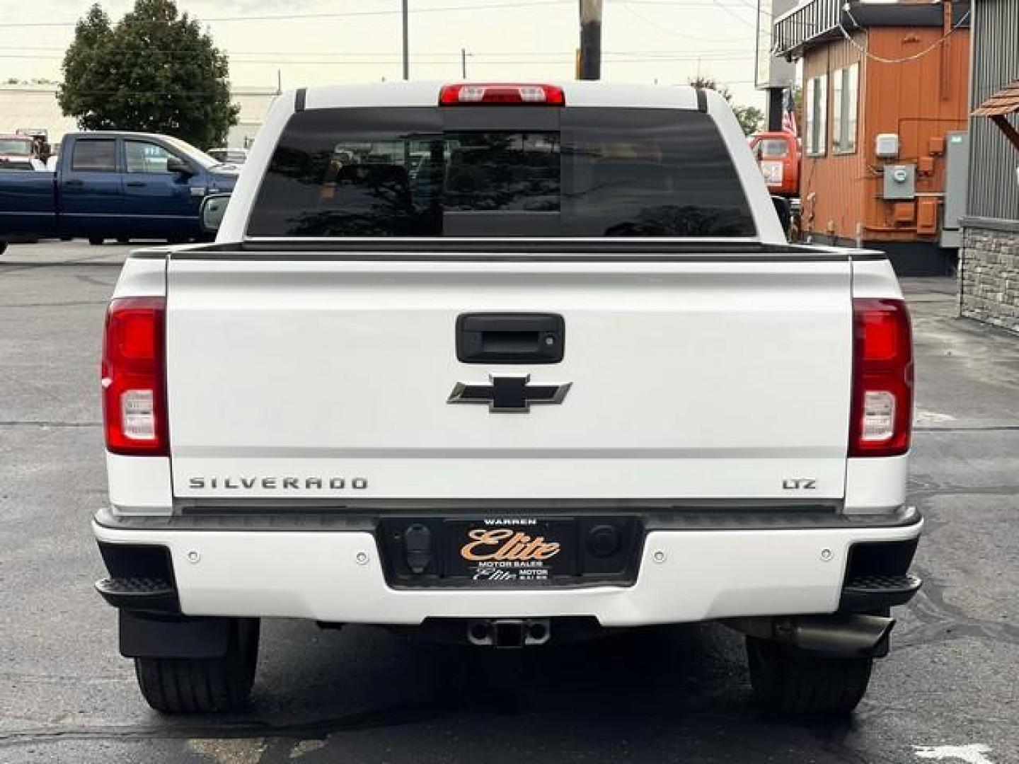 2017 WHITE CHEVROLET SILVERADO 1500 (3GCUKSEJ9HG) with an V8,6.2L(376 CID),OHV engine, AUTOMATIC transmission, located at 14600 Frazho Road, Warren, MI, 48089, (586) 776-3400, 42.485996, -82.974220 - Photo#4