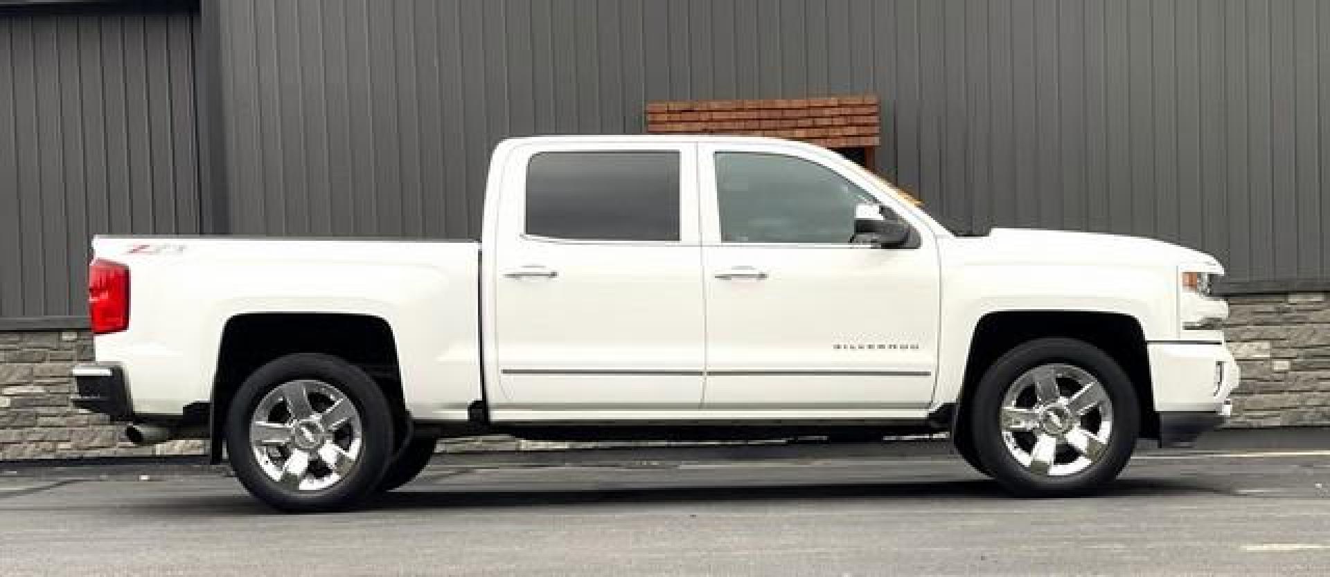 2017 WHITE CHEVROLET SILVERADO 1500 (3GCUKSEJ9HG) with an V8,6.2L(376 CID),OHV engine, AUTOMATIC transmission, located at 14600 Frazho Road, Warren, MI, 48089, (586) 776-3400, 42.485996, -82.974220 - Photo#6