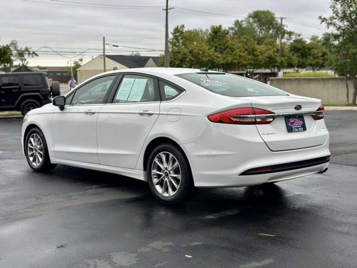 2017 WHITE FORD FUSION (3FA6P0H76HR) with an L4,2.5L(152 CID),DOHC engine, AUTOMATIC transmission, located at 14600 Frazho Road, Warren, MI, 48089, (586) 776-3400, 42.485996, -82.974220 - Photo#6