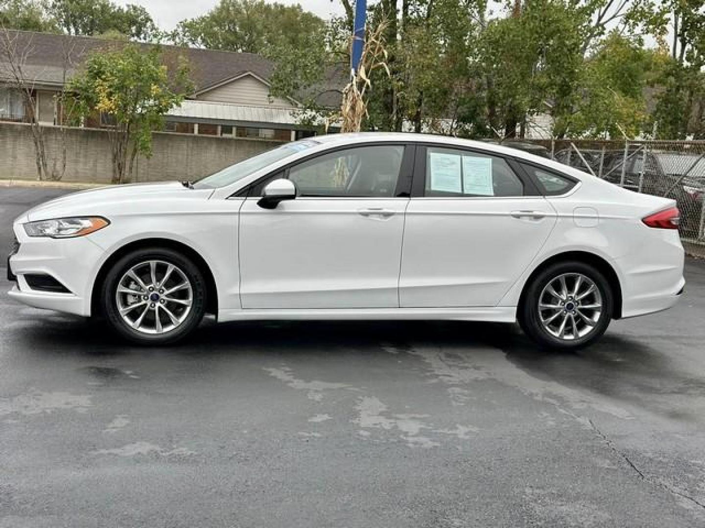 2017 WHITE FORD FUSION (3FA6P0H76HR) with an L4,2.5L(152 CID),DOHC engine, AUTOMATIC transmission, located at 14600 Frazho Road, Warren, MI, 48089, (586) 776-3400, 42.485996, -82.974220 - Photo#7