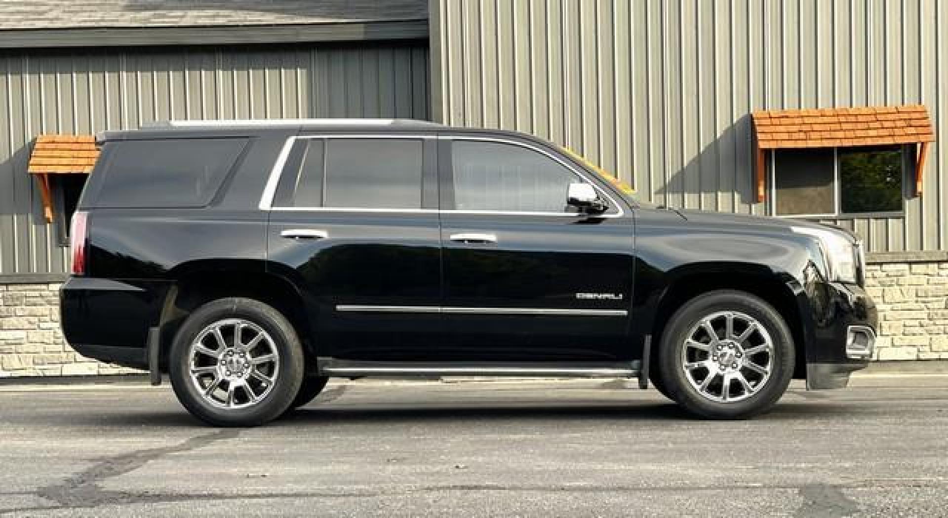 2015 BLACK GMC YUKON DENALI (1GKS2CKJ0FR) with an V8,6.2L(376 CID),OHV engine, AUTOMATIC transmission, located at 14600 Frazho Road, Warren, MI, 48089, (586) 776-3400, 42.485996, -82.974220 - Photo#5