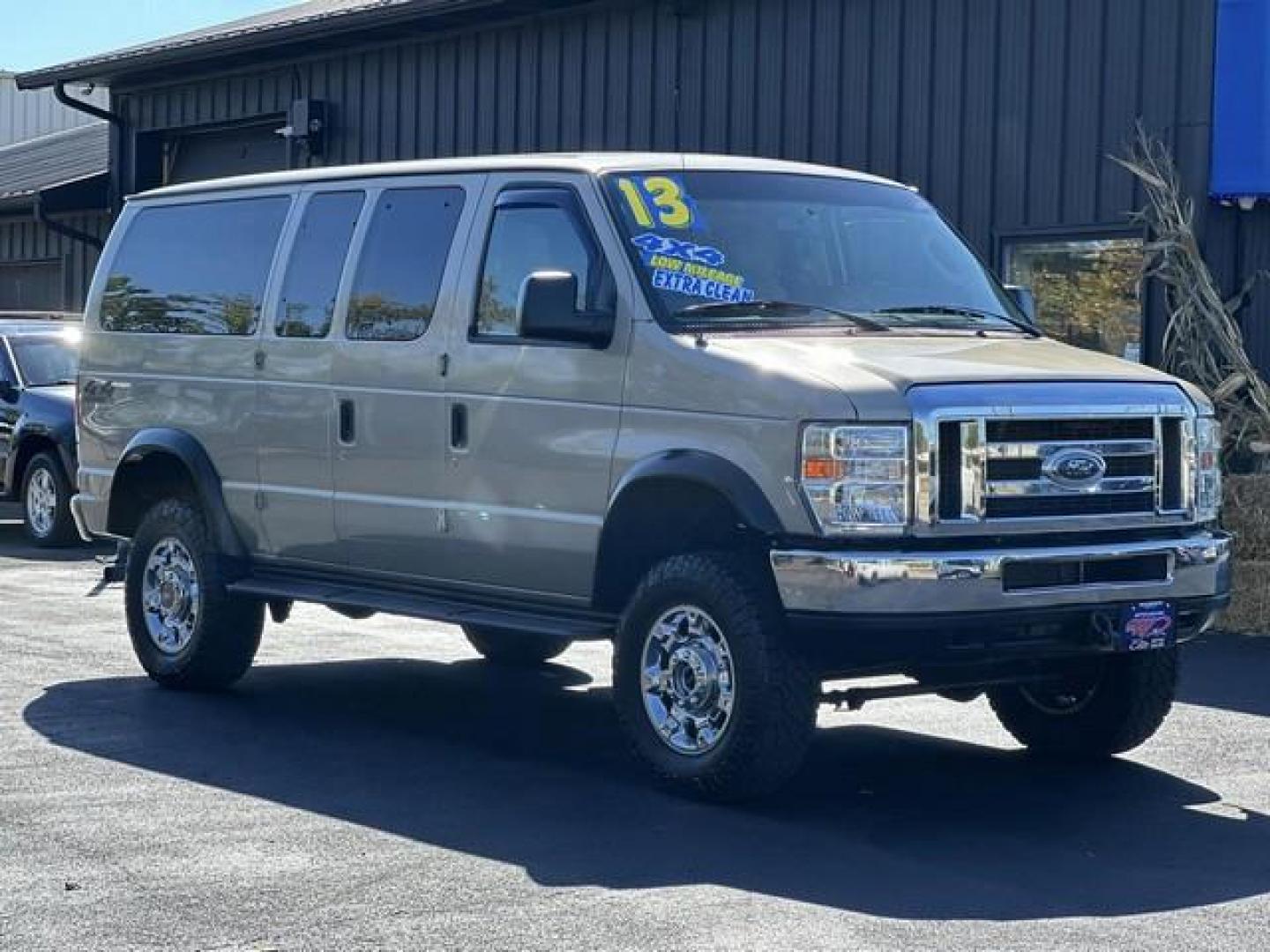 2013 CREAM FORD E-350 SUPER DUTY (1FBNE3BL7DD) with an V8,5.4L(330 CID),SOHC engine, AUTOMATIC transmission, located at 14600 Frazho Road, Warren, MI, 48089, (586) 776-3400, 42.485996, -82.974220 - Photo#2