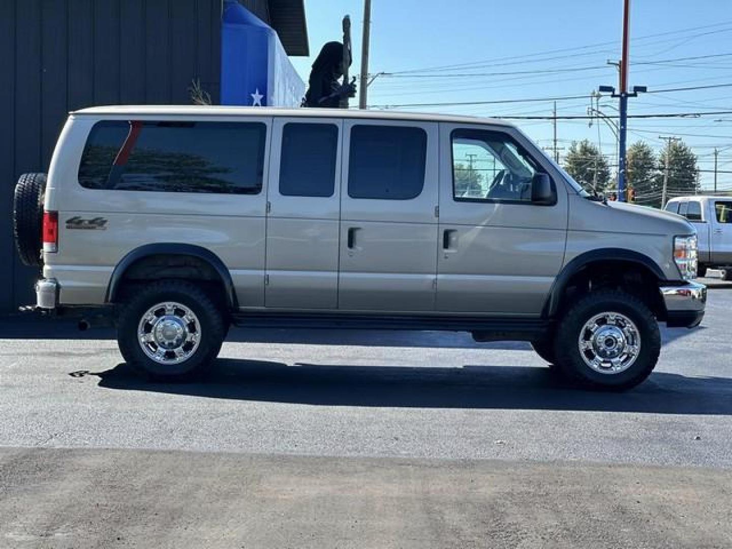 2013 CREAM FORD E-350 SUPER DUTY (1FBNE3BL7DD) with an V8,5.4L(330 CID),SOHC engine, AUTOMATIC transmission, located at 14600 Frazho Road, Warren, MI, 48089, (586) 776-3400, 42.485996, -82.974220 - Photo#3