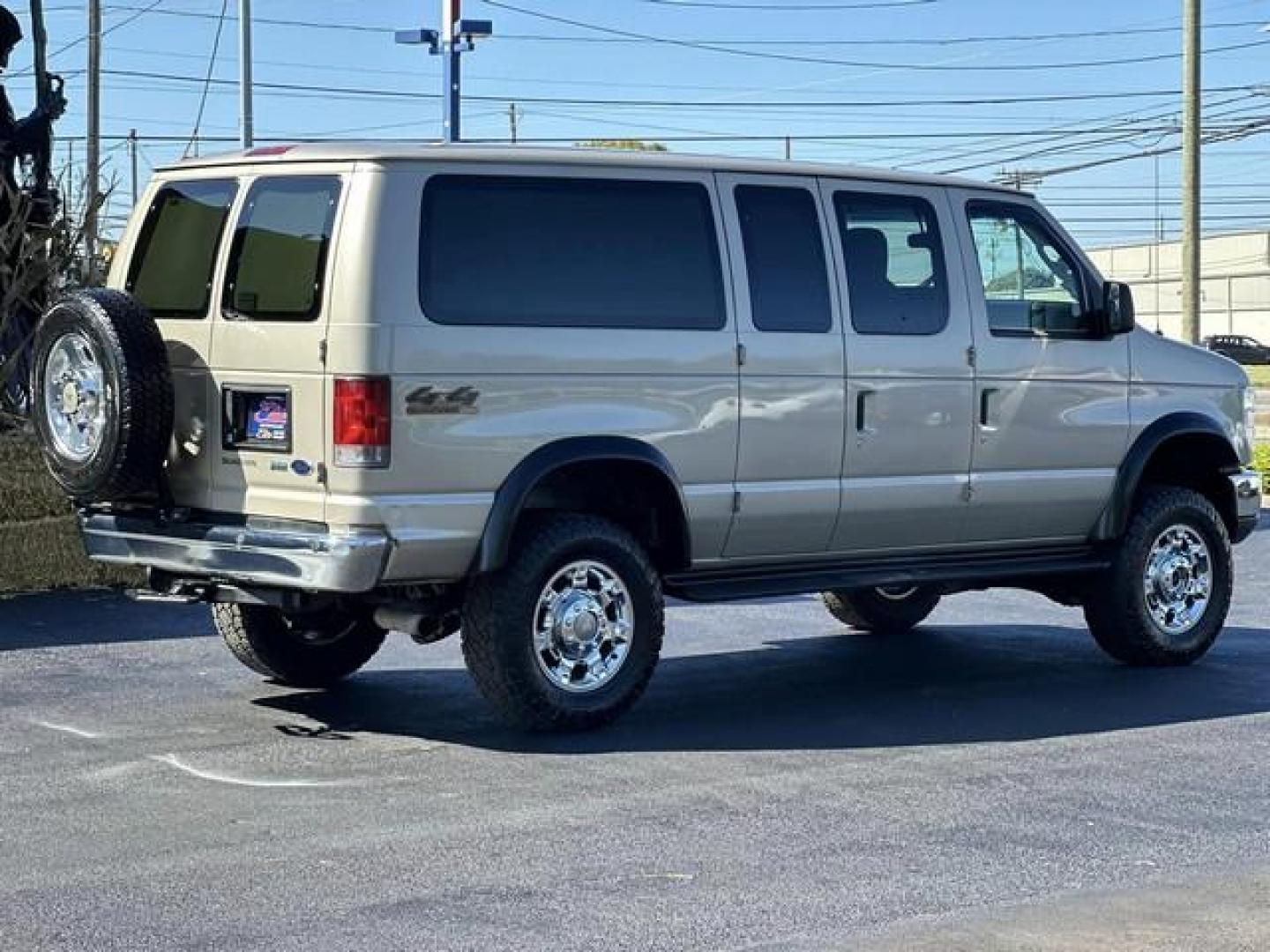 2013 CREAM FORD E-350 SUPER DUTY (1FBNE3BL7DD) with an V8,5.4L(330 CID),SOHC engine, AUTOMATIC transmission, located at 14600 Frazho Road, Warren, MI, 48089, (586) 776-3400, 42.485996, -82.974220 - Photo#4