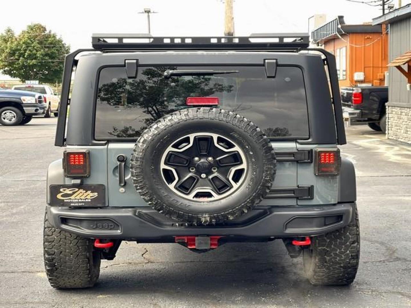 2015 GREY JEEP WRANGLER (1C4HJWFG4FL) with an V6,3.6L(220 CID),DOHC engine, MANUAL transmission, located at 14600 Frazho Road, Warren, MI, 48089, (586) 776-3400, 42.485996, -82.974220 - Photo#4