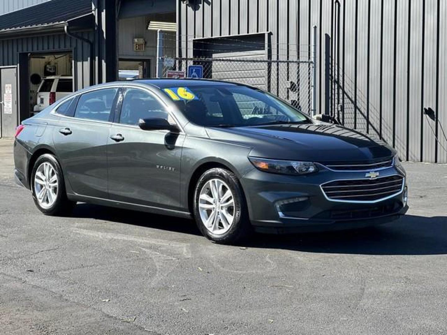 2016 GRAY CHEVROLET MALIBU (1G1ZE5ST6GF) with an L4,1.5L(91 CID),DOHC engine, AUTOMATIC transmission, located at 14600 Frazho Road, Warren, MI, 48089, (586) 776-3400, 42.485996, -82.974220 - Photo#2