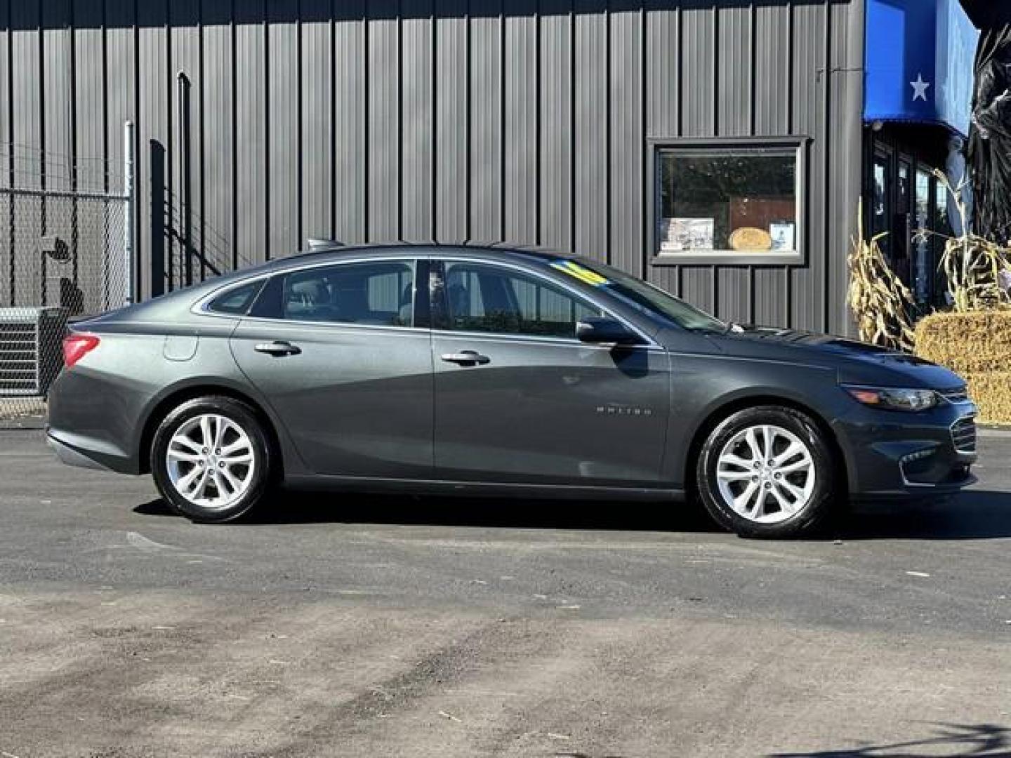 2016 GRAY CHEVROLET MALIBU (1G1ZE5ST6GF) with an L4,1.5L(91 CID),DOHC engine, AUTOMATIC transmission, located at 14600 Frazho Road, Warren, MI, 48089, (586) 776-3400, 42.485996, -82.974220 - Photo#3