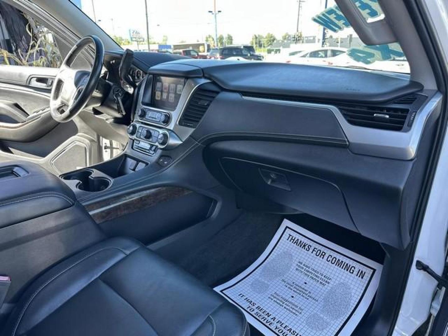 2015 WHITE CHEVROLET TAHOE (1GNSKBKC9FR) with an V8,5.3L(325 CID),OHV engine, AUTOMATIC transmission, located at 14600 Frazho Road, Warren, MI, 48089, (586) 776-3400, 42.485996, -82.974220 - Photo#23