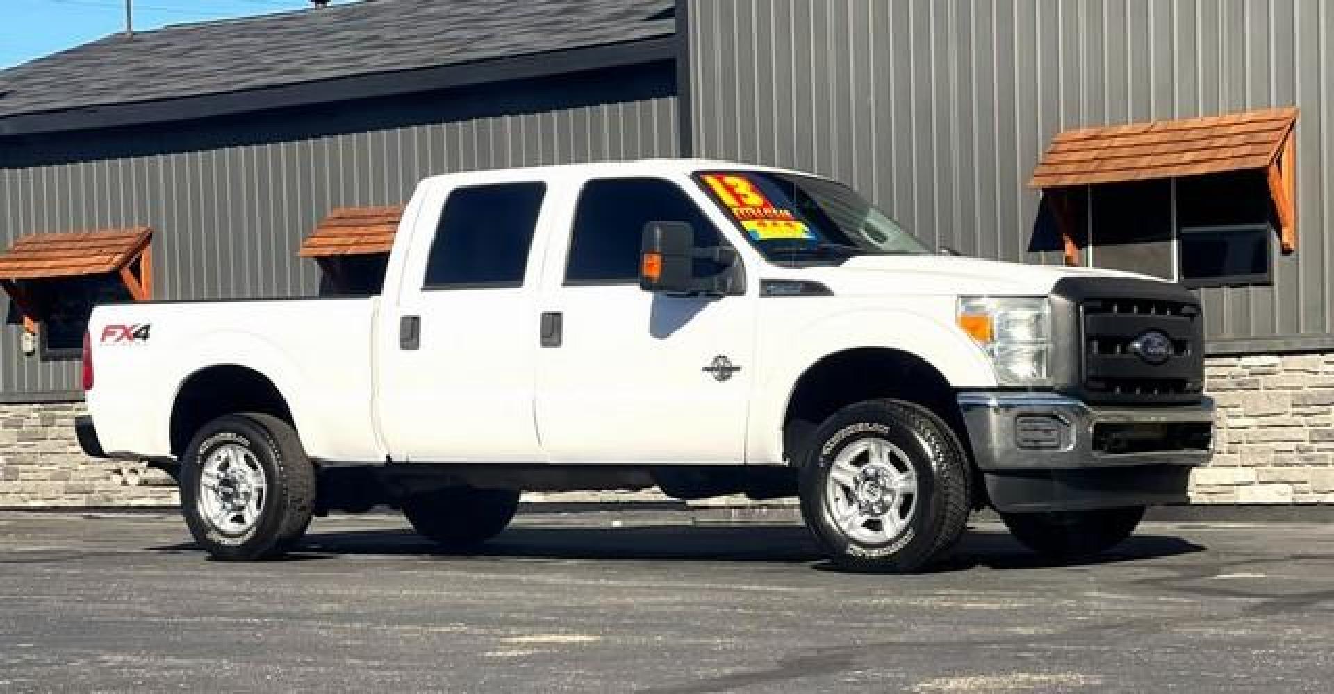 2013 WHITE FORD F-250 SUPER DUTY (1FT7W2BT7DE) with an V8,6.7L(406 CID),OHV engine, AUTOMATIC transmission, located at 14600 Frazho Road, Warren, MI, 48089, (586) 776-3400, 42.485996, -82.974220 - Photo#4